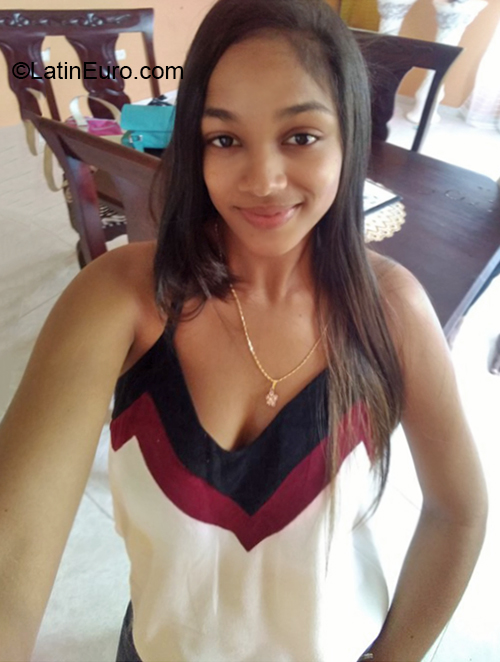Date this sensual Dominican Republic girl Esmeraly from Santo Domingo DO36446
