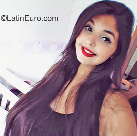 Date this charming Brazil girl Nayara from Sao Paulo BR10950