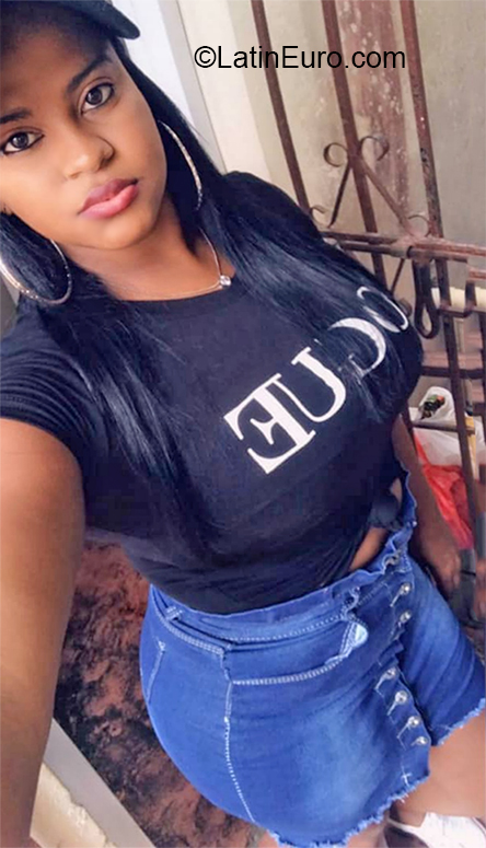 Date this happy Dominican Republic girl Domairis from Santo Domingo Este DO36485