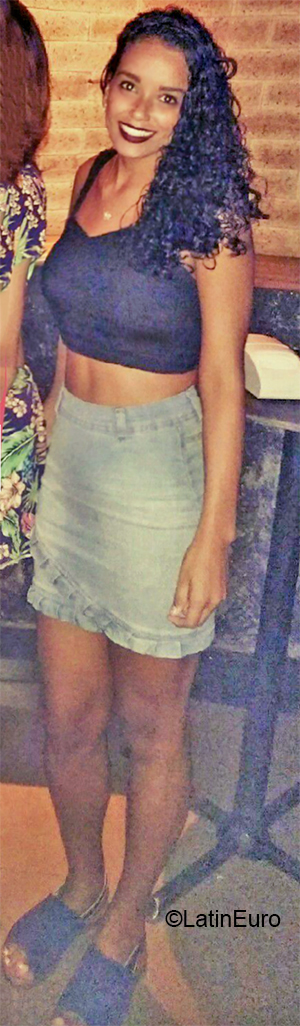 Date this nice looking Brazil girl Debora from Vitoria BR10957
