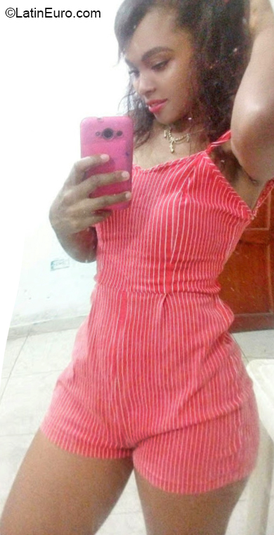 Date this happy Colombia girl Isabel from Quibdo CO26272