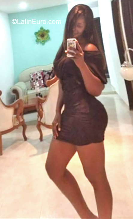 Date this charming Colombia girl Nana from Cali CO26283
