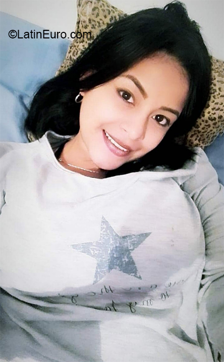 Date this sensual Colombia girl Mary from Medellin CO26285