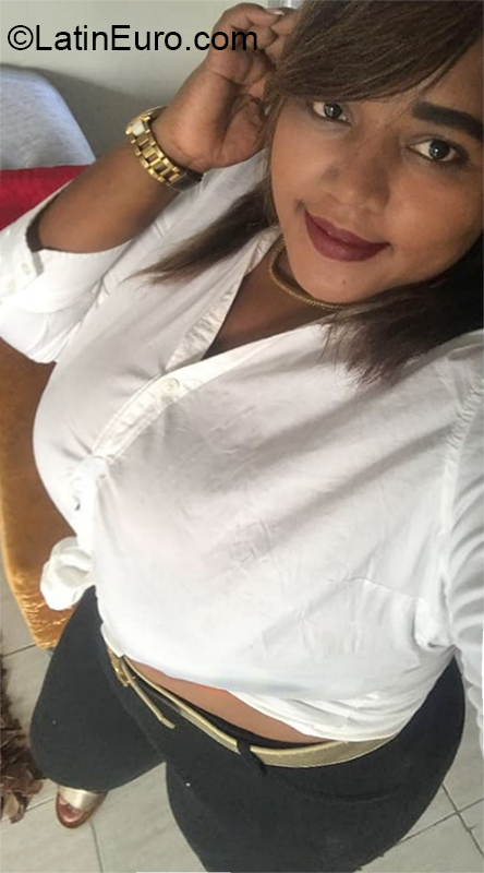 Date this pretty Dominican Republic girl Yory from Santo Domingo DO40090