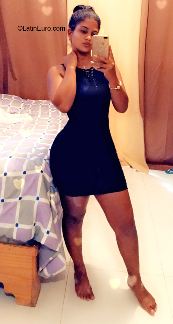 Date this young Dominican Republic girl Laura from Santo Domingo DO36600