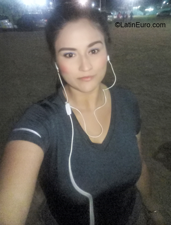 Date this tall Colombia girl Isabel from Neiva CO26307