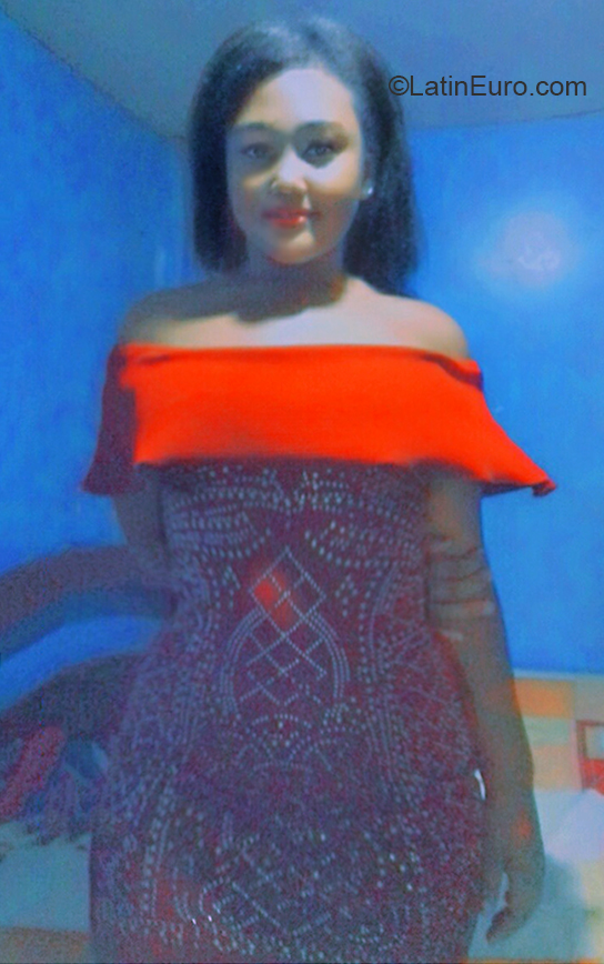 Date this gorgeous Ecuador girl Camila from Propicia EC387