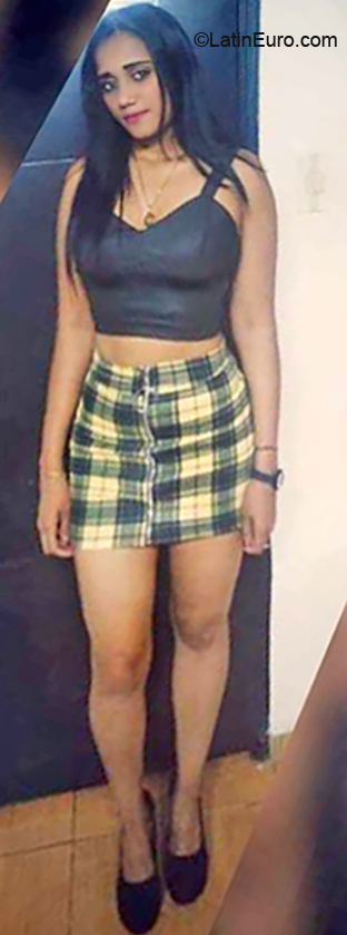 Date this hot Colombia girl Luciana from Bogota CO27099