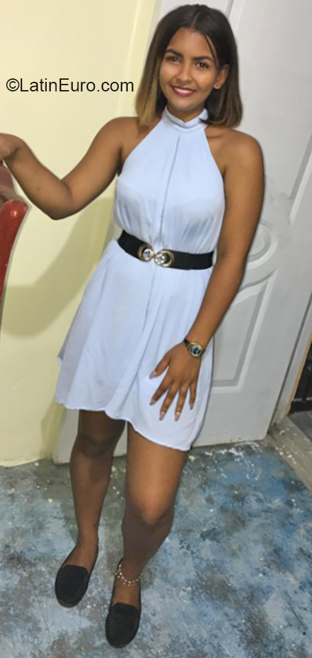 Date this foxy Dominican Republic girl Samantha from San Cristobal DO36690