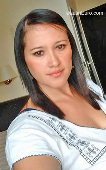 Date this exotic Colombia girl Alejandra from Medellín CO26333