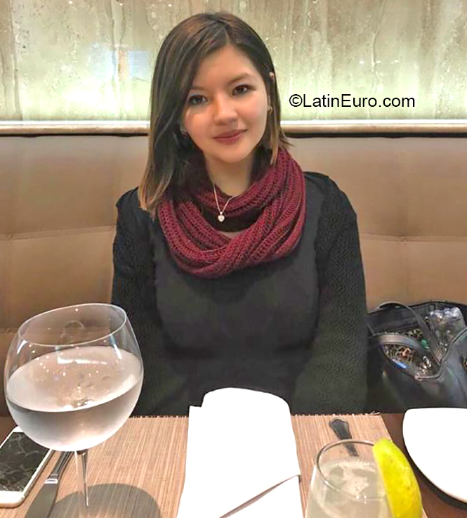 Date this sensual Ecuador girl Diana from Quito EC394