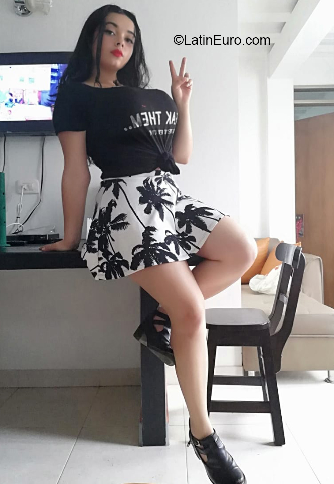 Date this fun Colombia girl Karoll from Bogota CO26377