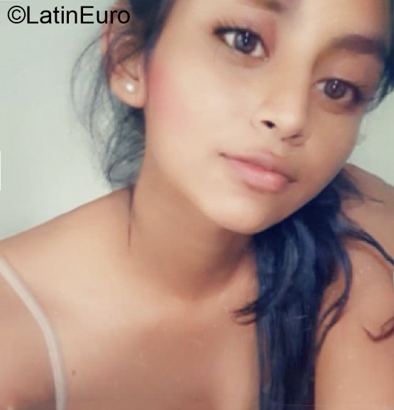 Date this happy El Salvador girl Eunice from San Salvador SV101