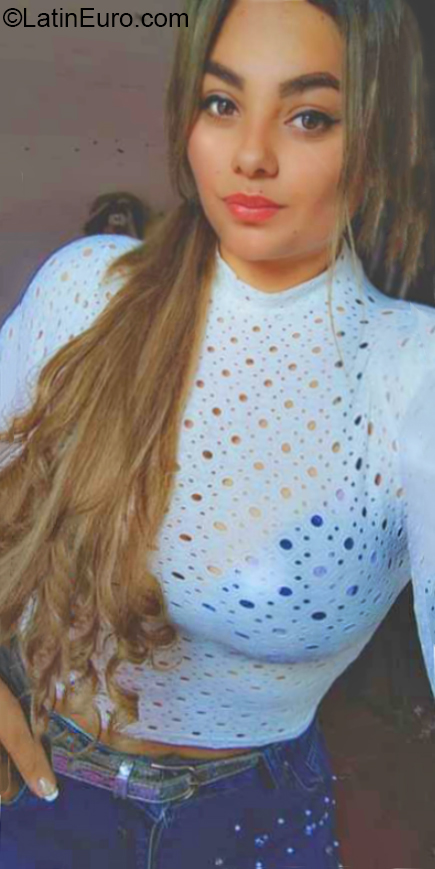 Date this nice looking Colombia girl Paula from Pereira CO26379