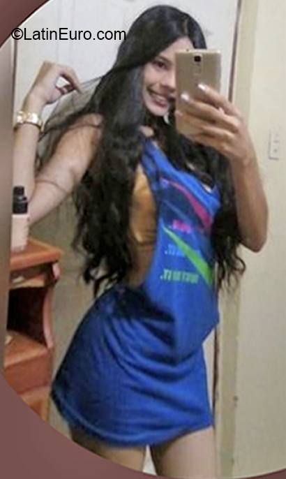 Date this sultry Venezuela girl Michelle from Maracaibo VE2827