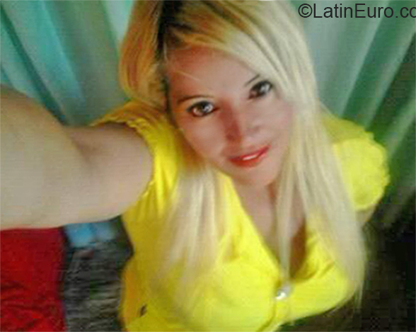Date this voluptuous Brazil girl Cristina from Sao Goncalo BR10974