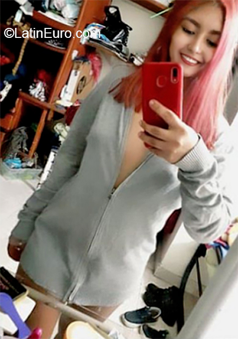 Date this lovely Colombia girl Johana from Ibaque CO26410