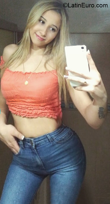 Date this pretty Argentina girl Yenin from Buenos Aires AR288