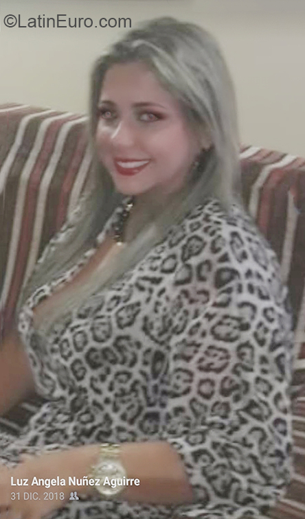 Date this foxy Colombia girl Luz from Palmira CO26454