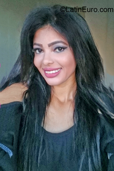 Date this nice looking Brazil girl Amanda from Fortaleza BR10998
