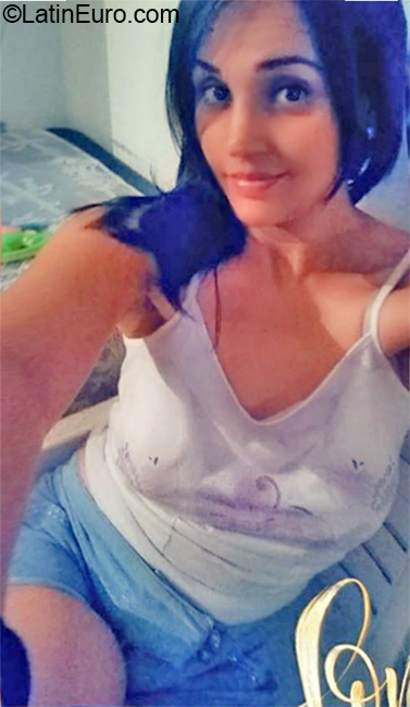 Date this sensual Venezuela girl Karen from Caracas VE2901