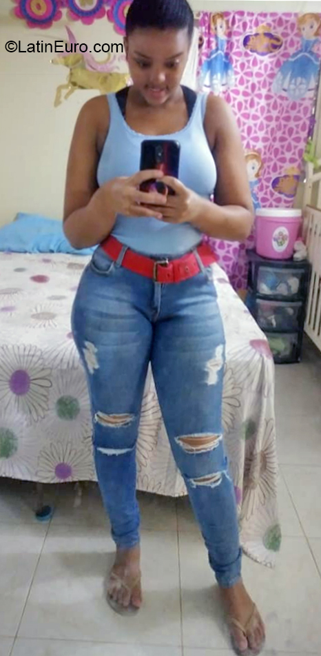 Date this pretty Dominican Republic girl Lisbeth from Santiago DO36915
