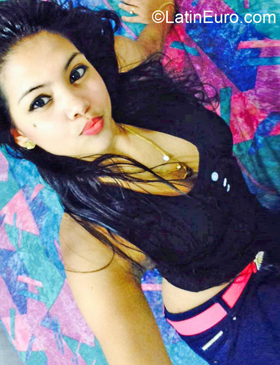 Date this tall Dominican Republic girl Darlenis from Santiago DO36929