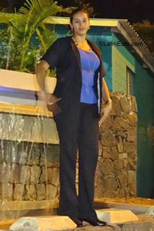 Date this tall Honduras girl Dilcia from Tegucigalpa HN2740