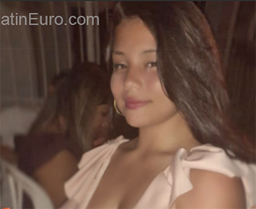 Date this good-looking Colombia girl Angelica from Bogota CO26510