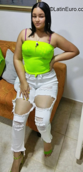 Date this good-looking Dominican Republic girl Daniela from Santiago DO36993