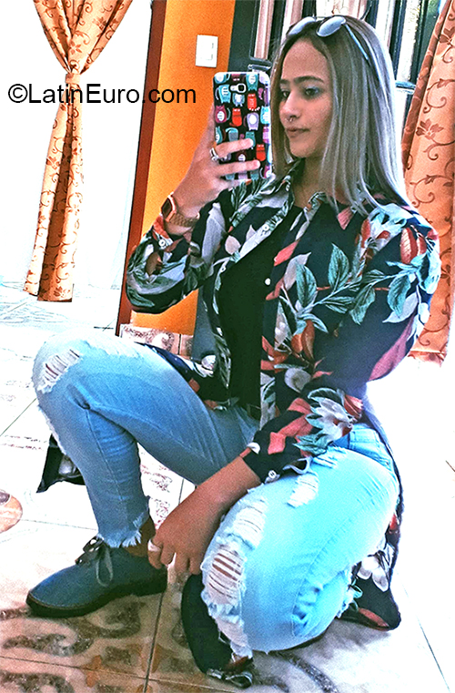 Date this nice looking Colombia girl Leidy from Ibaque CO26519