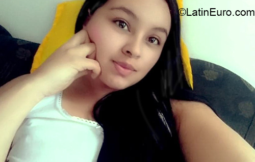Date this gorgeous Colombia girl Ana Maria from Bogota CO26520
