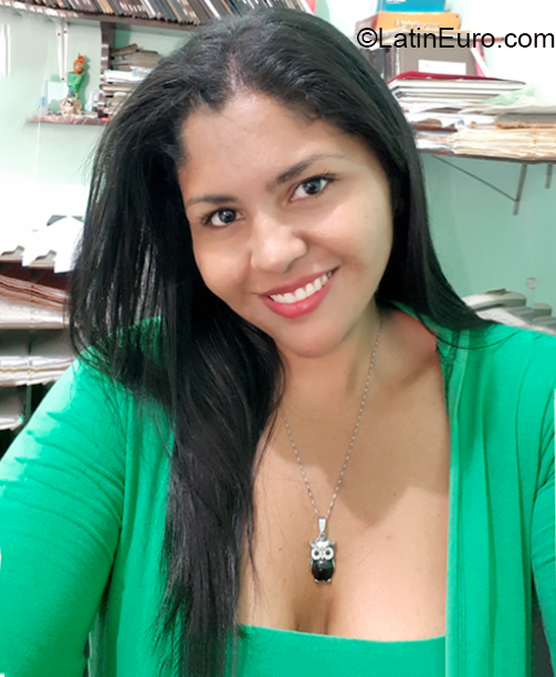 Date this attractive Venezuela girl Mary from La Victoria VE2900