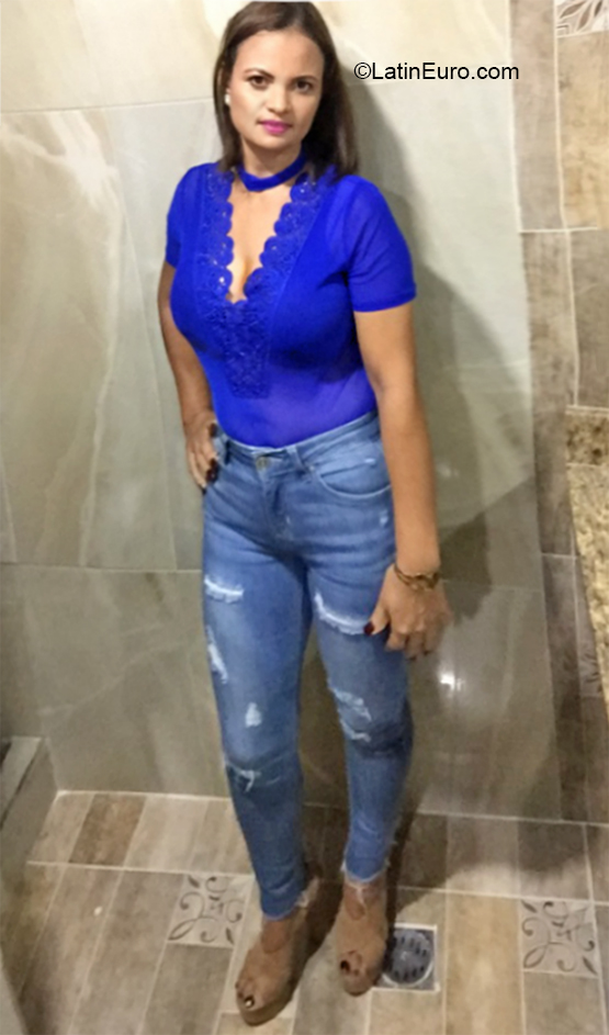 Date this fun Dominican Republic girl Alexa from San Felipe DO37054