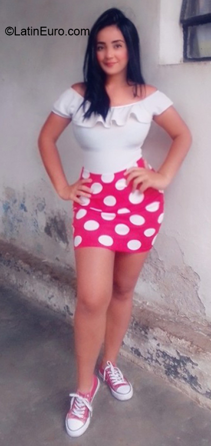 Date this pretty Venezuela girl Ambar from Caracas VE2909