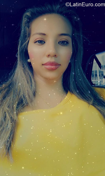 Date this pretty Colombia girl Fernanda from Bogota CO26548