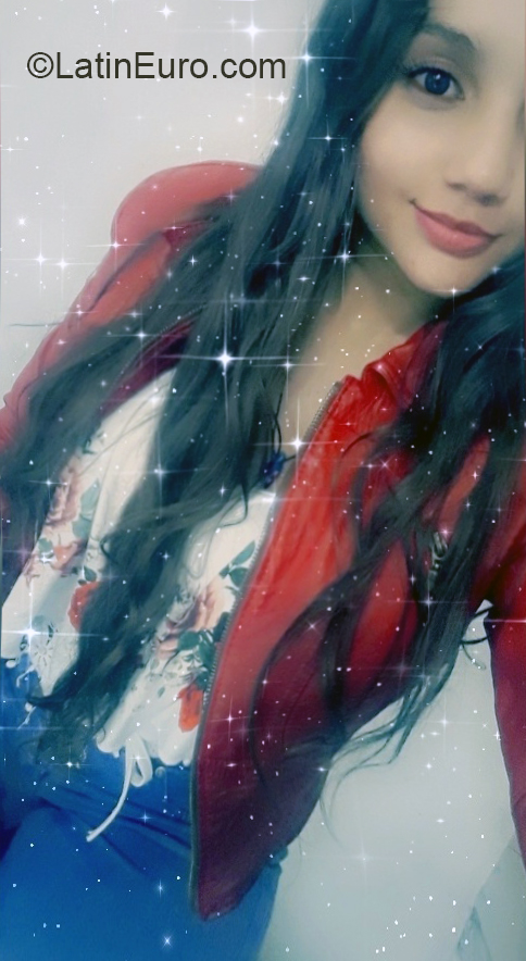 Date this hot Colombia girl Michelle from Armenia CO26577