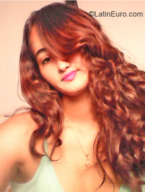 Date this nice looking Colombia girl Gemma from Medellin CO26579