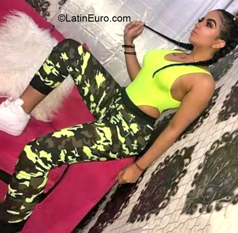 Date this young Dominican Republic girl Alina from Santo Domingo DO37096