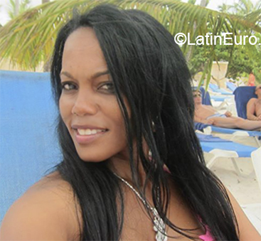 Date this happy Dominican Republic girl Abril from Hato Mayor DO37107