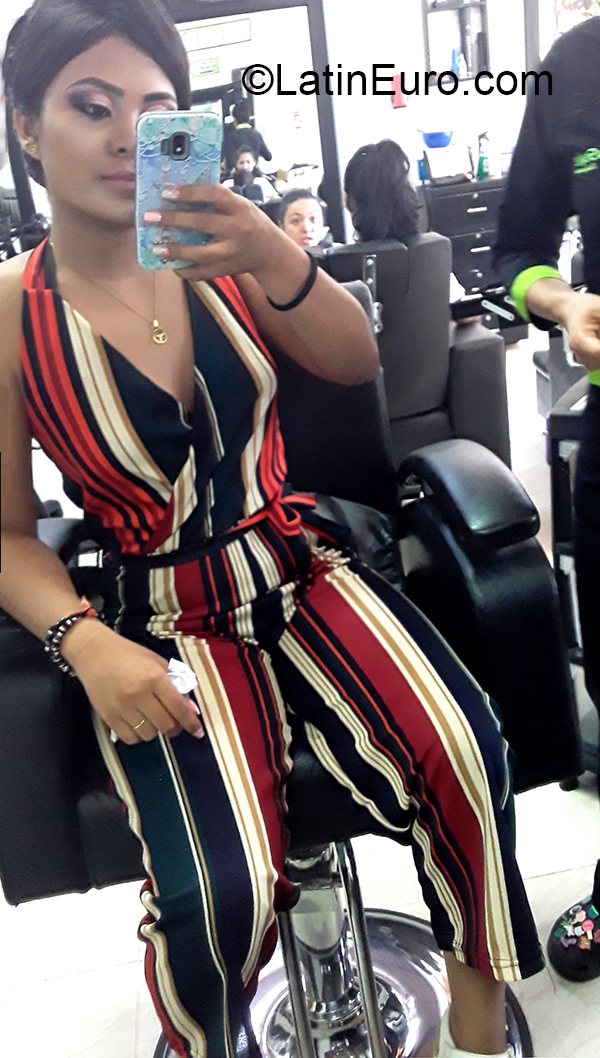 Date this passionate Colombia girl Andrea from Buenaventura CO26592