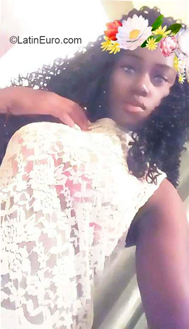 Date this happy Dominican Republic girl Yasmin from Santo Domingo DO37141