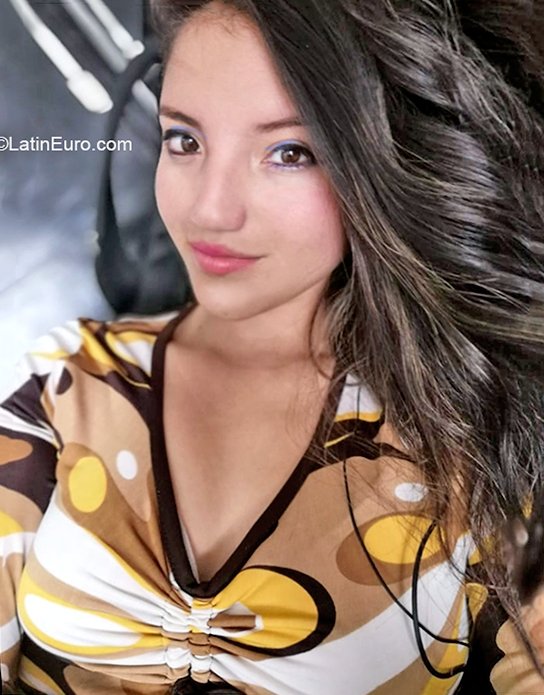 Date this sultry Ecuador girl Dayana from Ibarra EC419