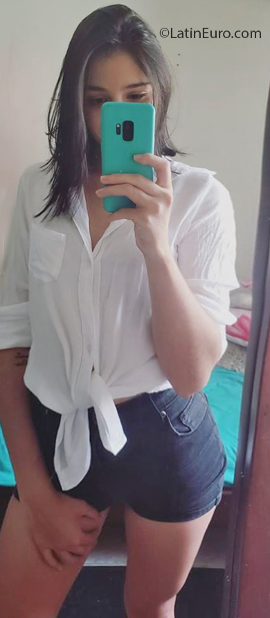 Date this voluptuous Colombia girl Linda from Armenia CO26658