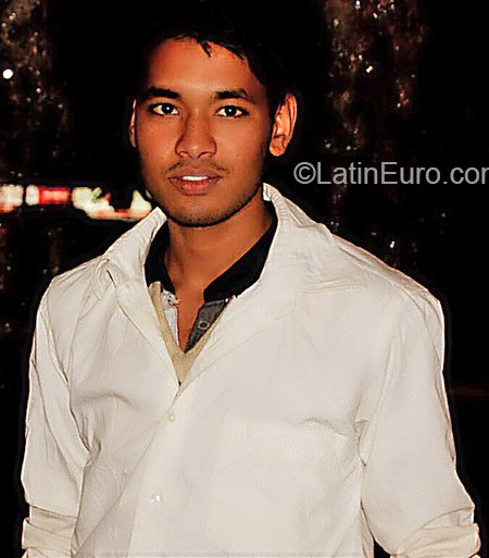 Date this young India man Rey from New Delhi IN372