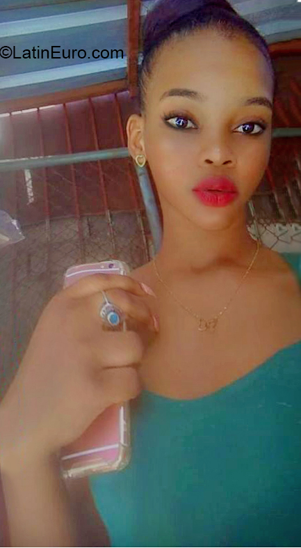 Date this funny Dominican Republic girl Daniela from Santo Domingo DO37256