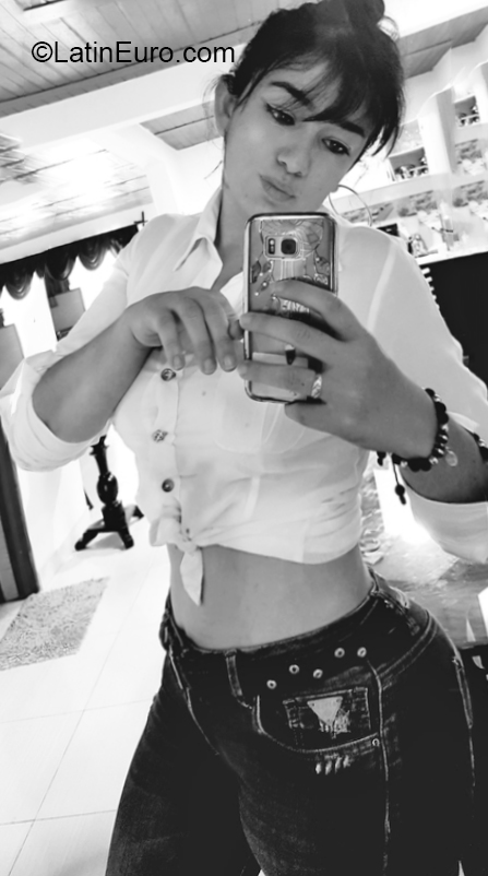 Date this hot Colombia girl Paola andrea from Pereira CO26714