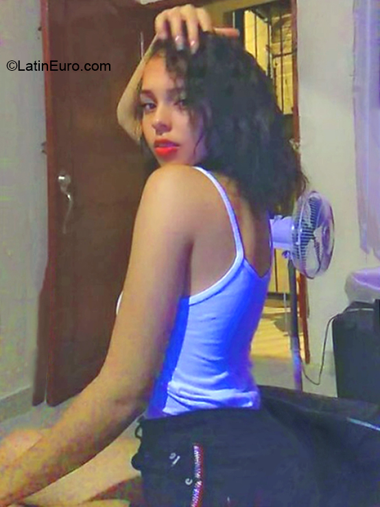 Date this exotic Dominican Republic girl Nely from Santiago DO37305