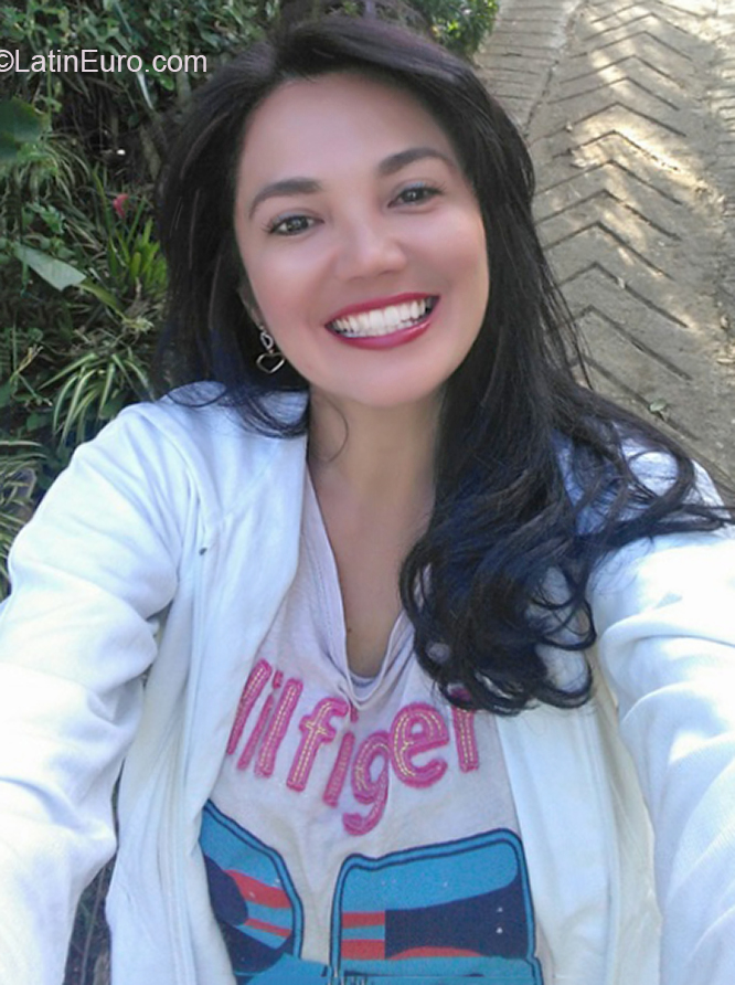 Date this pretty Colombia girl Diana Luz from Sahagun CO26741