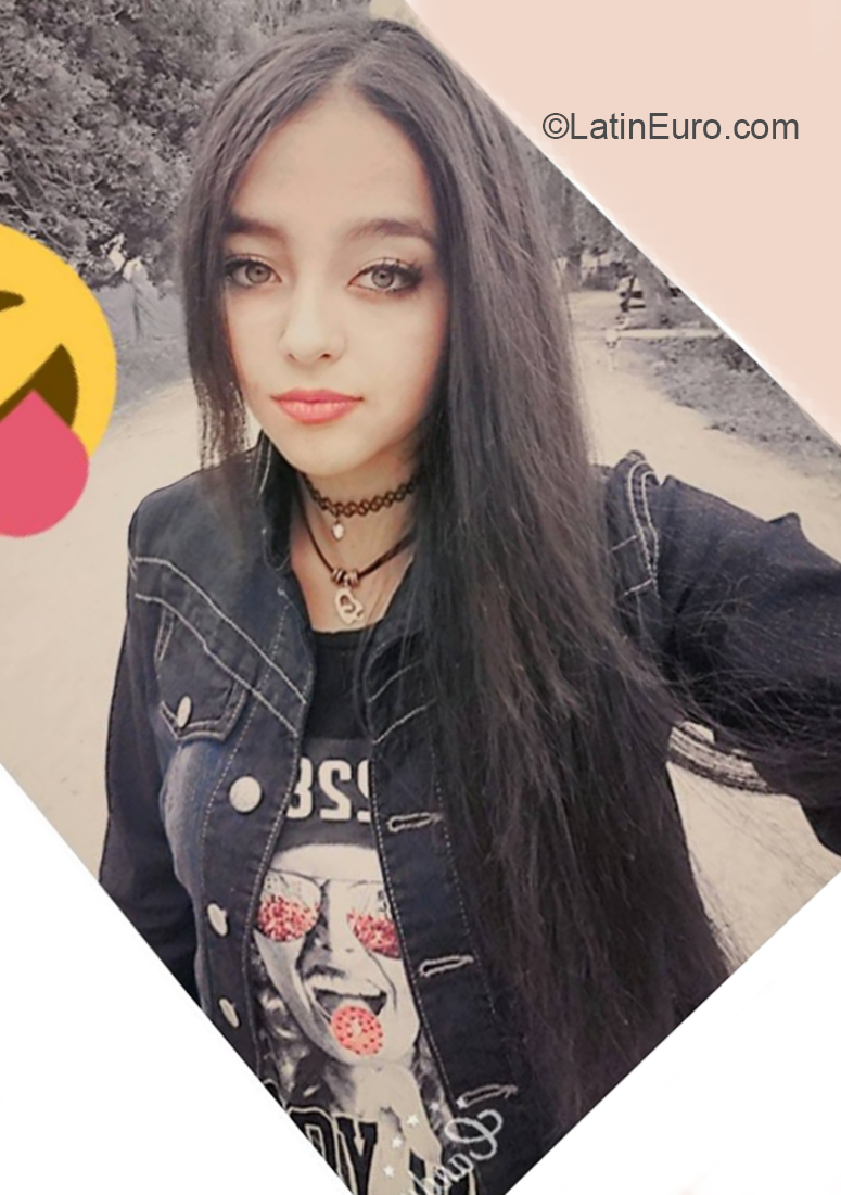 Date this tall Argentina girl Magi from Mendoza AR331